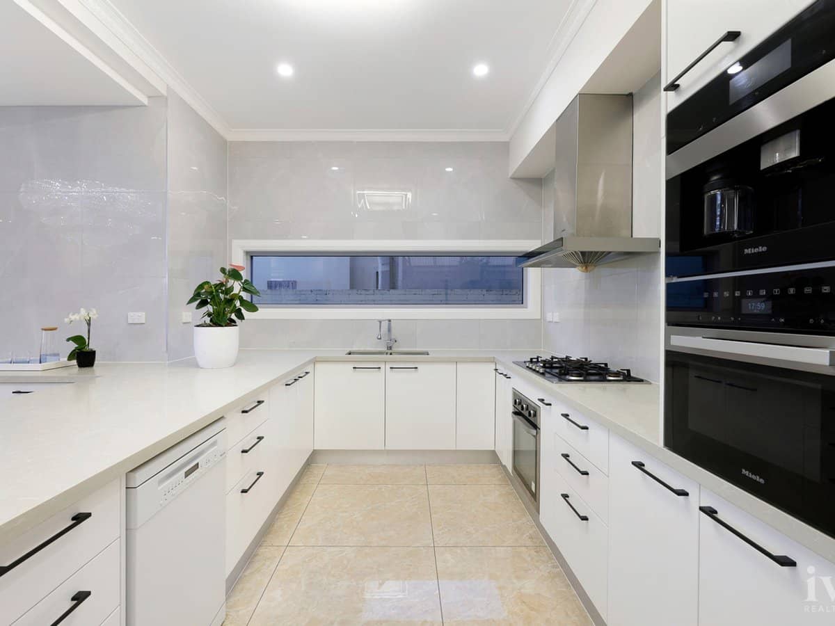 22 Erave Avenue, Runaway Bay - Thumbnail 7