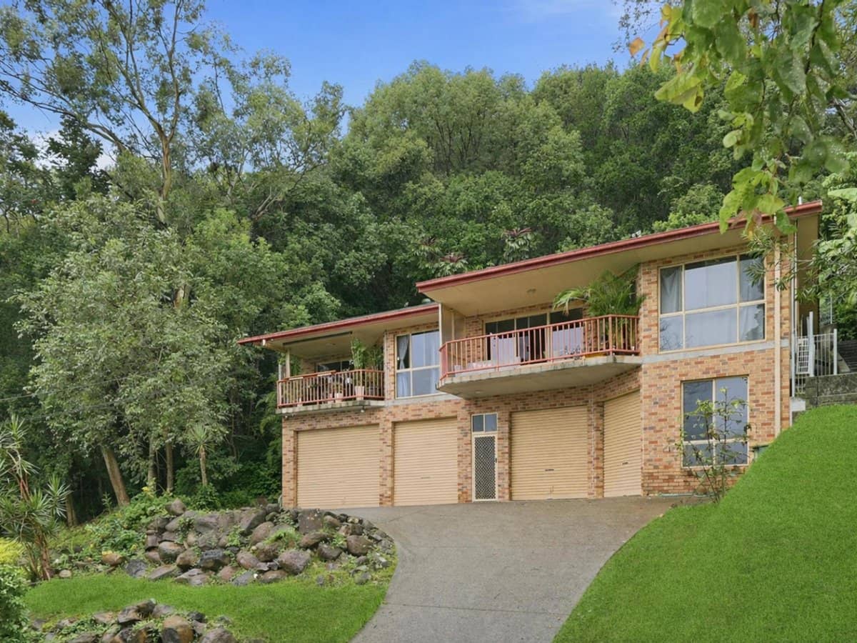 4 Westview Road, CURRUMBIN - Thumbnail 1