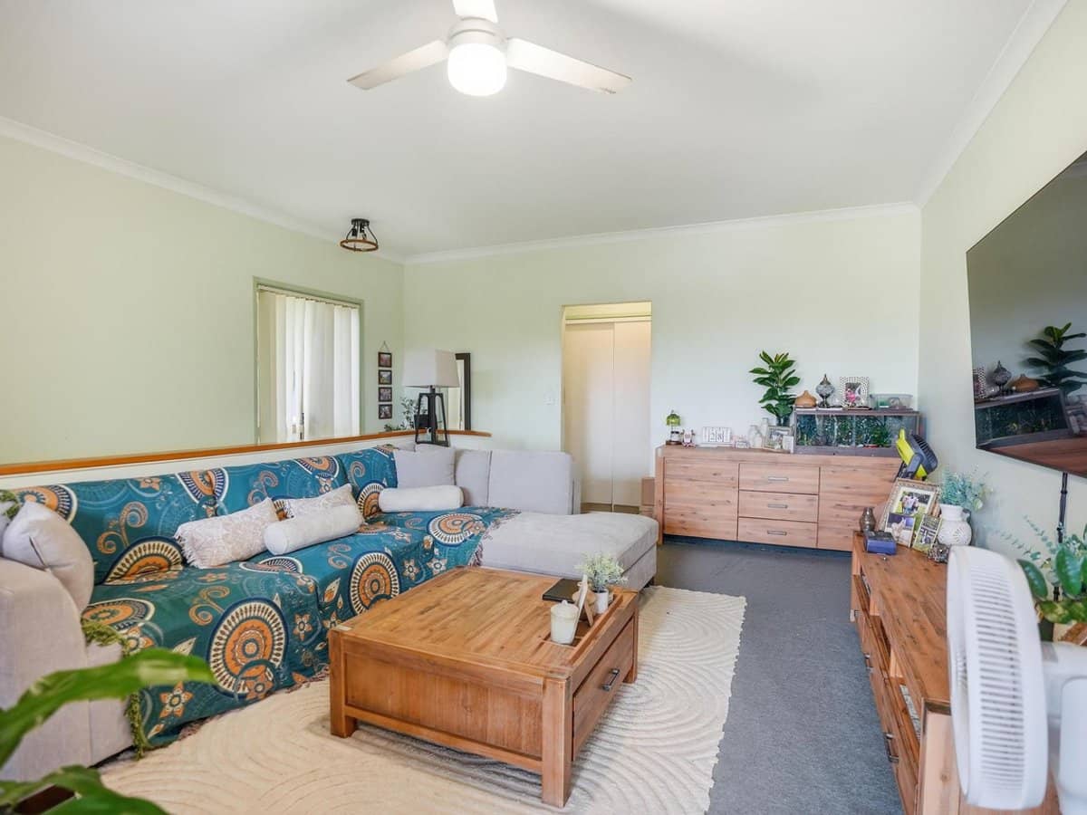 4 Westview Road, CURRUMBIN - Thumbnail 2