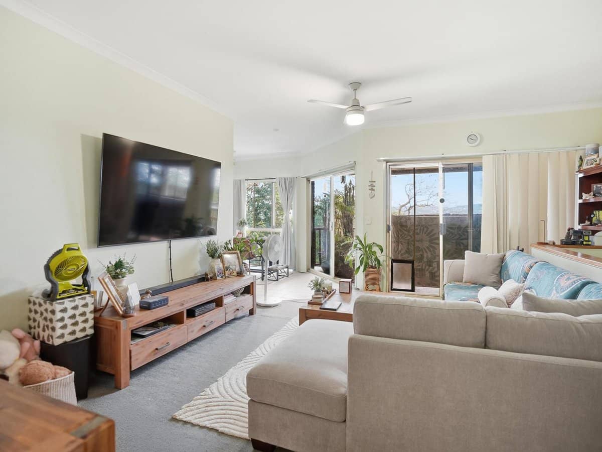 4 Westview Road, CURRUMBIN - Thumbnail 3