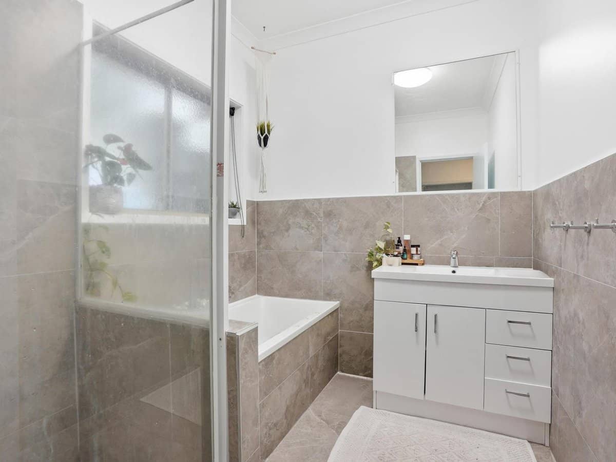 4 Westview Road, CURRUMBIN - Thumbnail 13