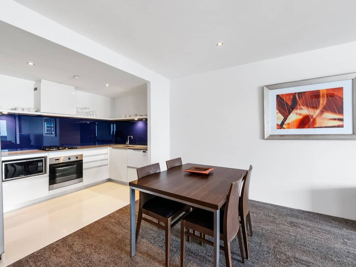 9 Ferny Avenue, SURFERS PARADISE - Thumbnail 8