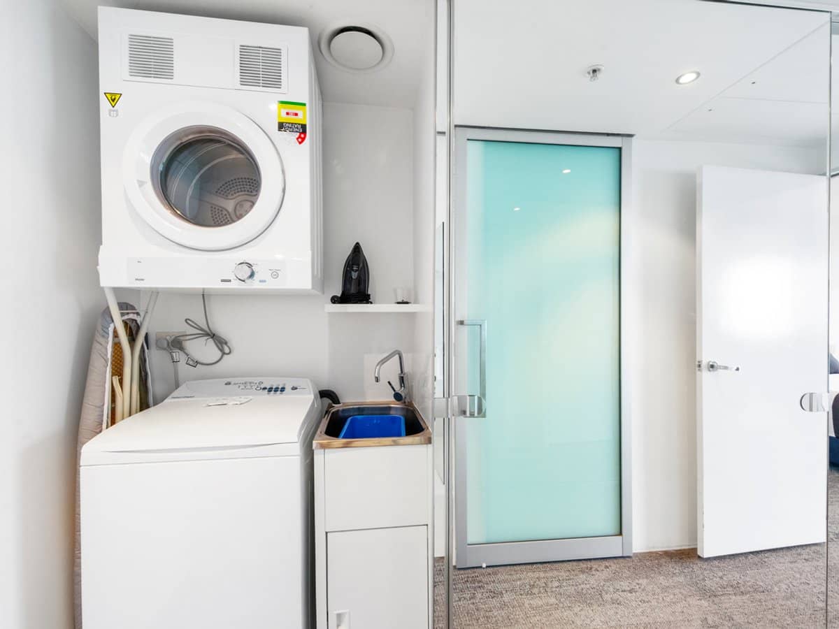 9 Ferny Avenue, SURFERS PARADISE - Thumbnail 16