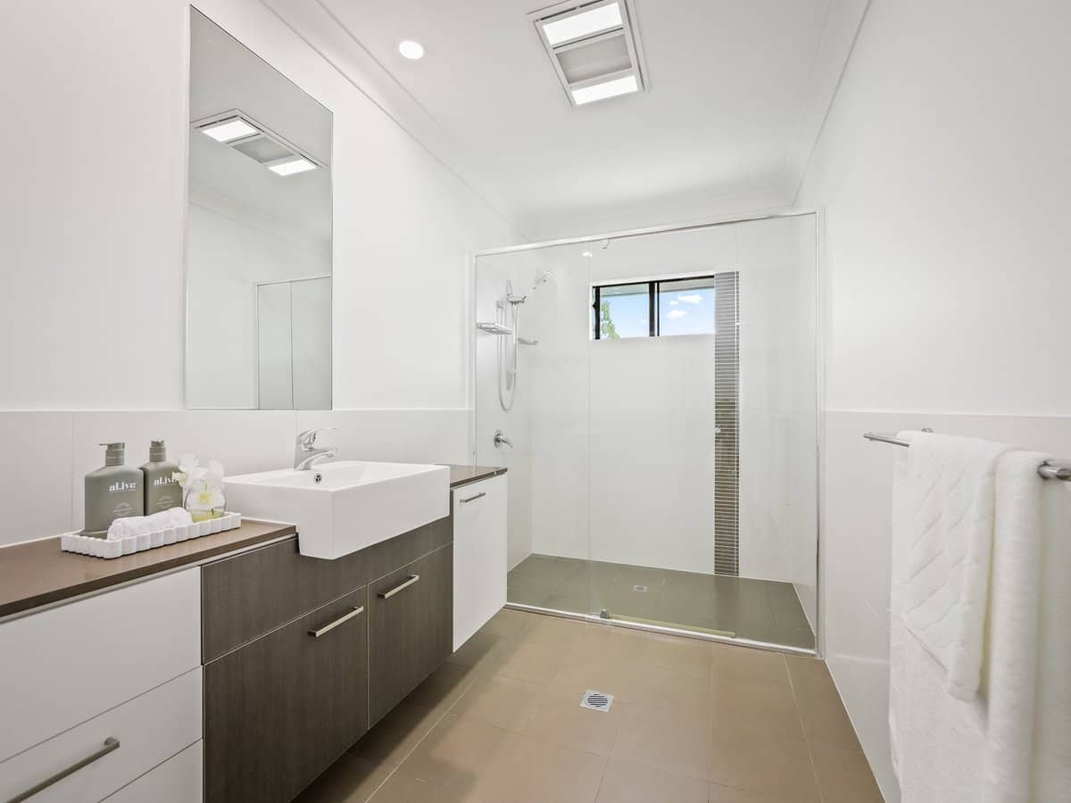 111 Pohlman Street, Southport - Thumbnail 20