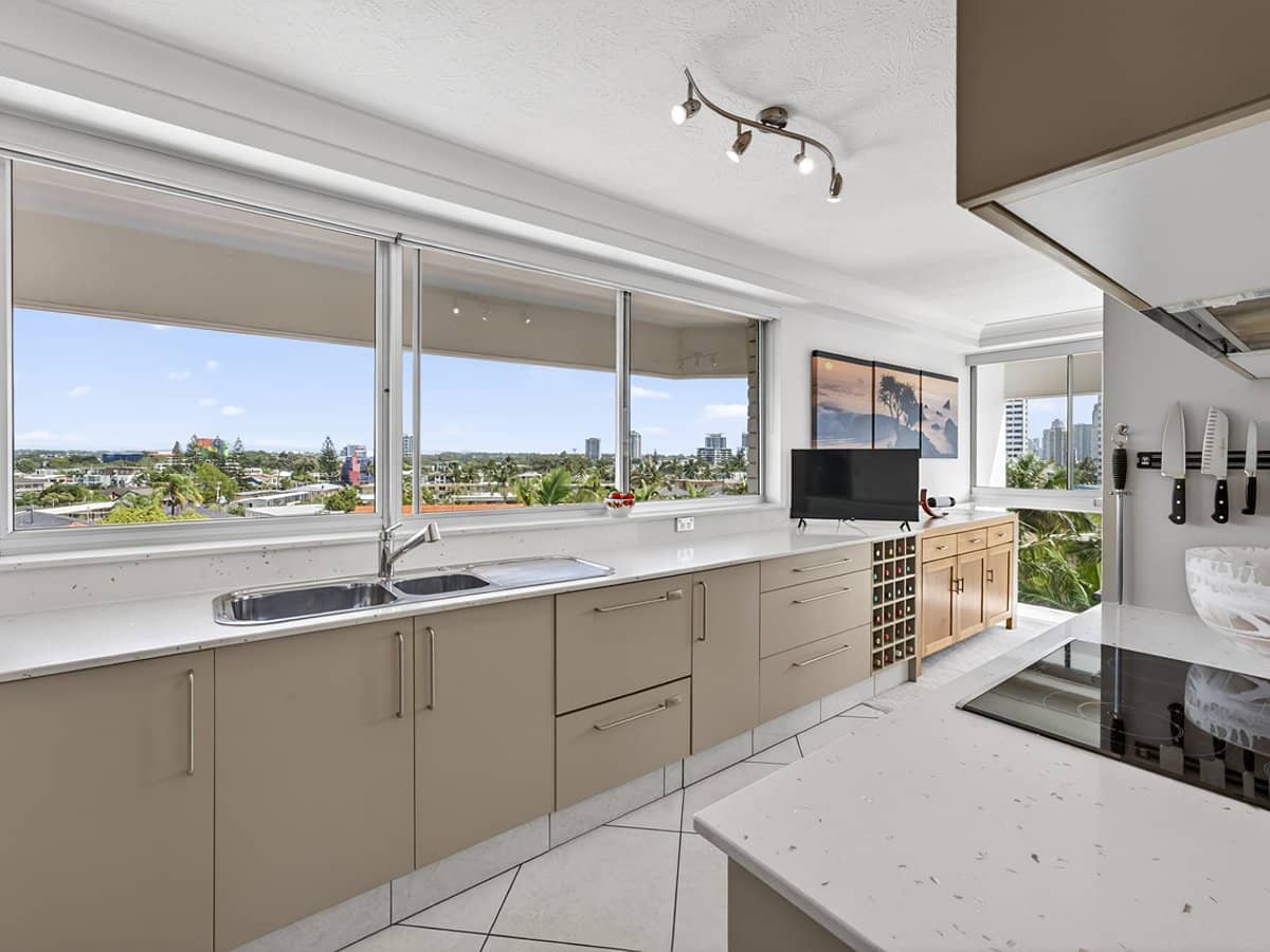 21 Peninsular Drive, SURFERS PARADISE - Thumbnail 4