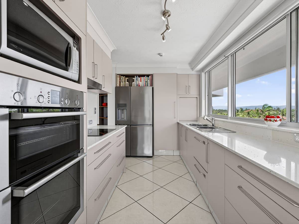 21 Peninsular Drive, SURFERS PARADISE - Thumbnail 5