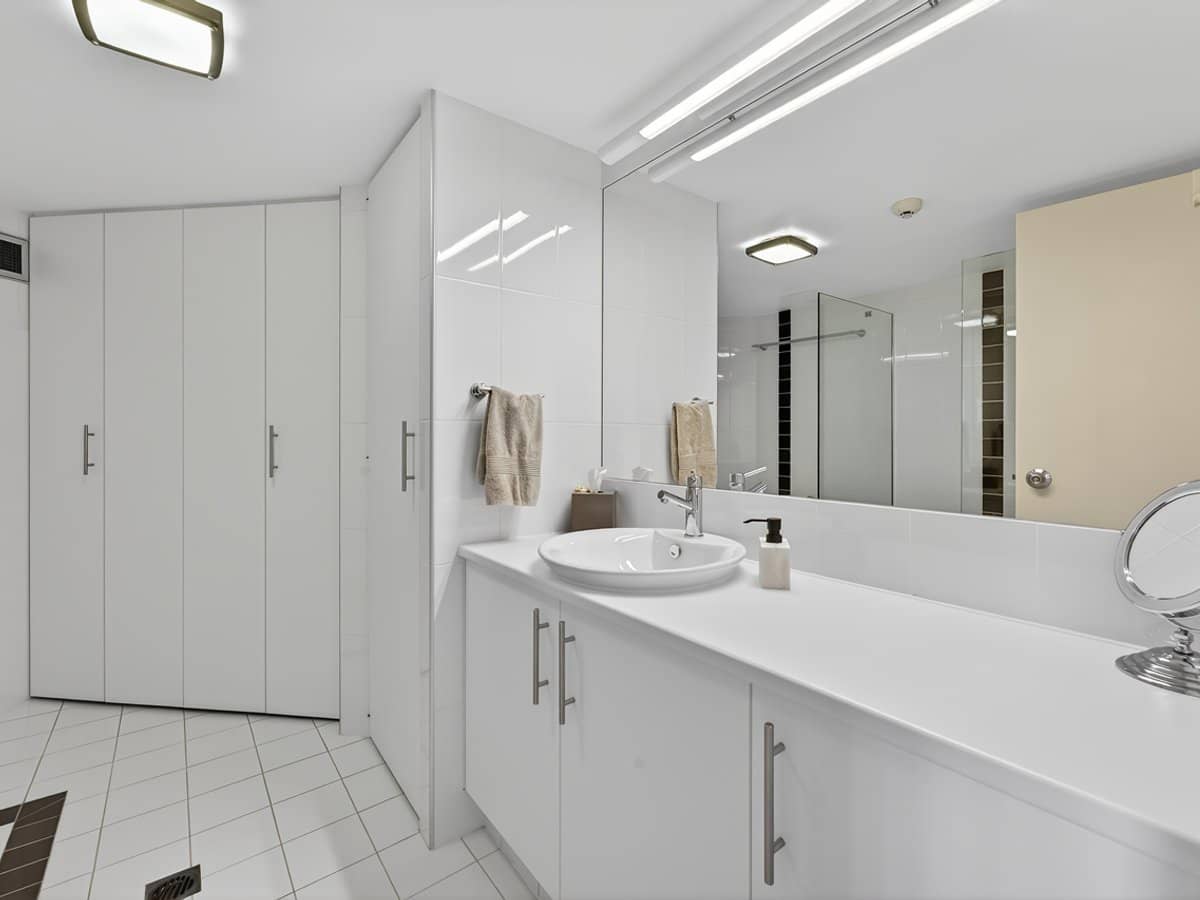 21 Peninsular Drive, SURFERS PARADISE - Thumbnail 16