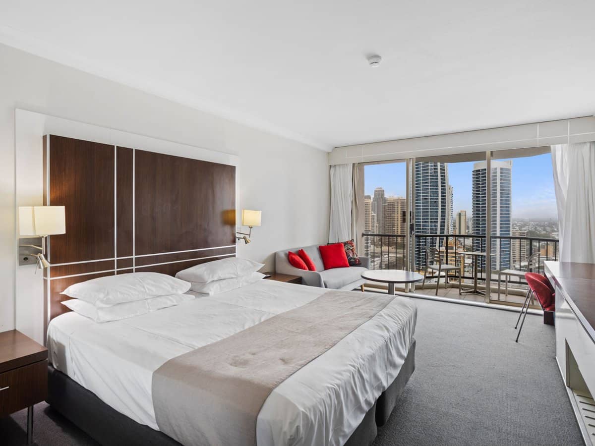 22 View Avenue, Surfers Paradise - Thumbnail 2