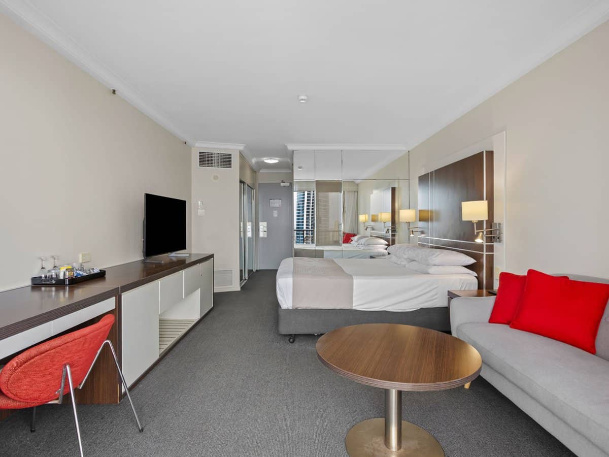 22 View Avenue, Surfers Paradise - Thumbnail 4