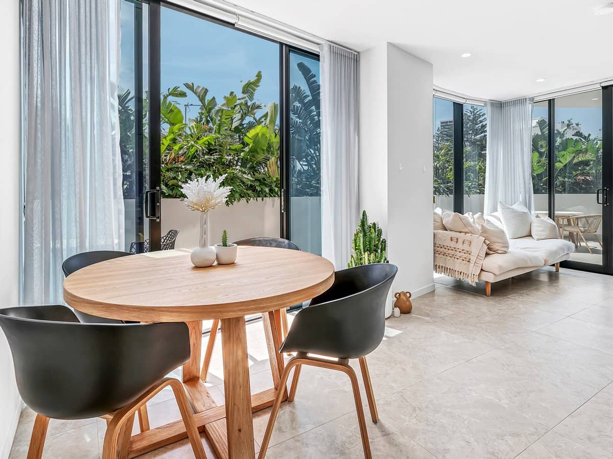 28-30 Second Avenue, BROADBEACH - Thumbnail 1