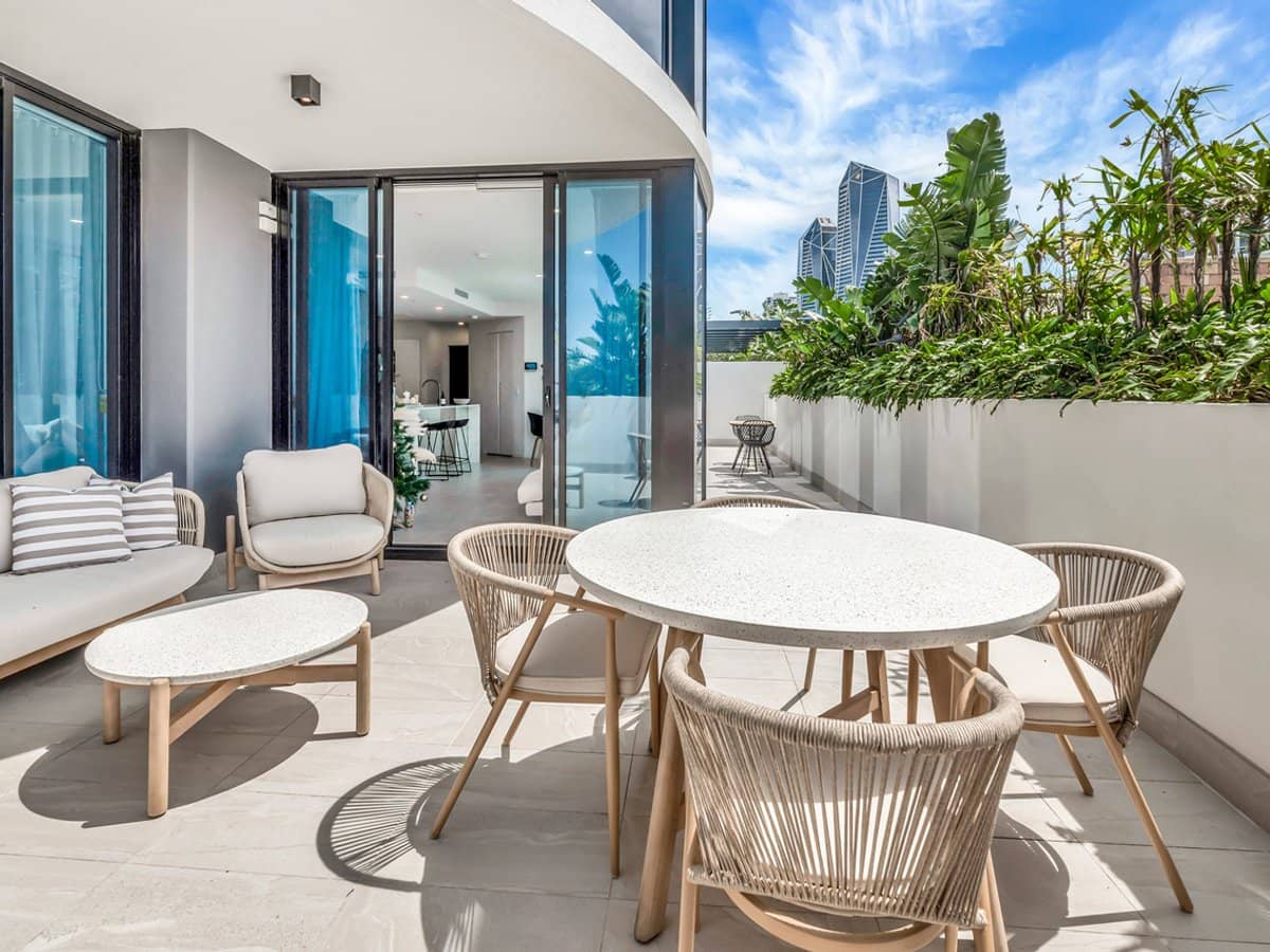 28-30 Second Avenue, BROADBEACH - Thumbnail 3