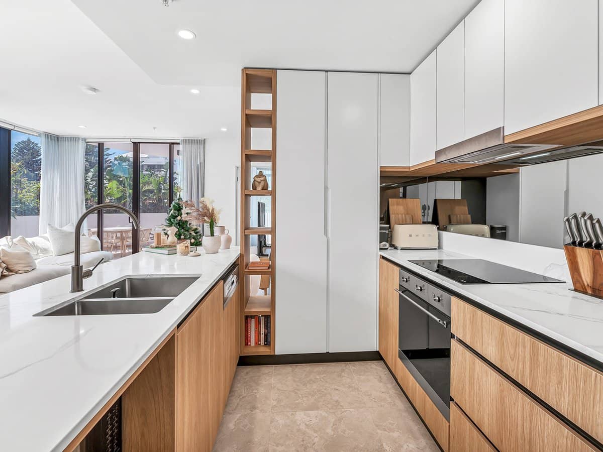 28-30 Second Avenue, BROADBEACH - Thumbnail 9