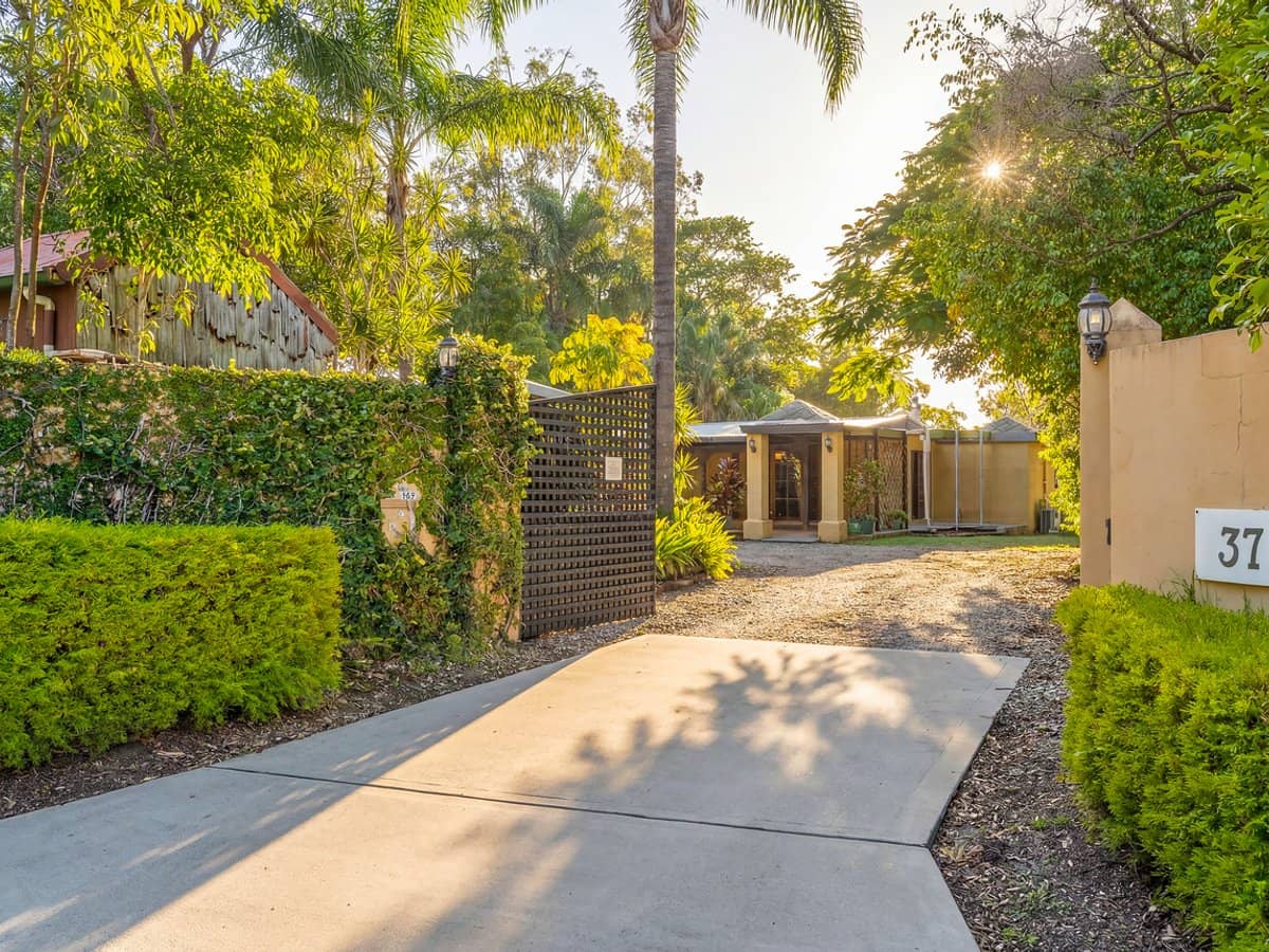 37 Bridgman Drive, REEDY CREEK - Thumbnail 3