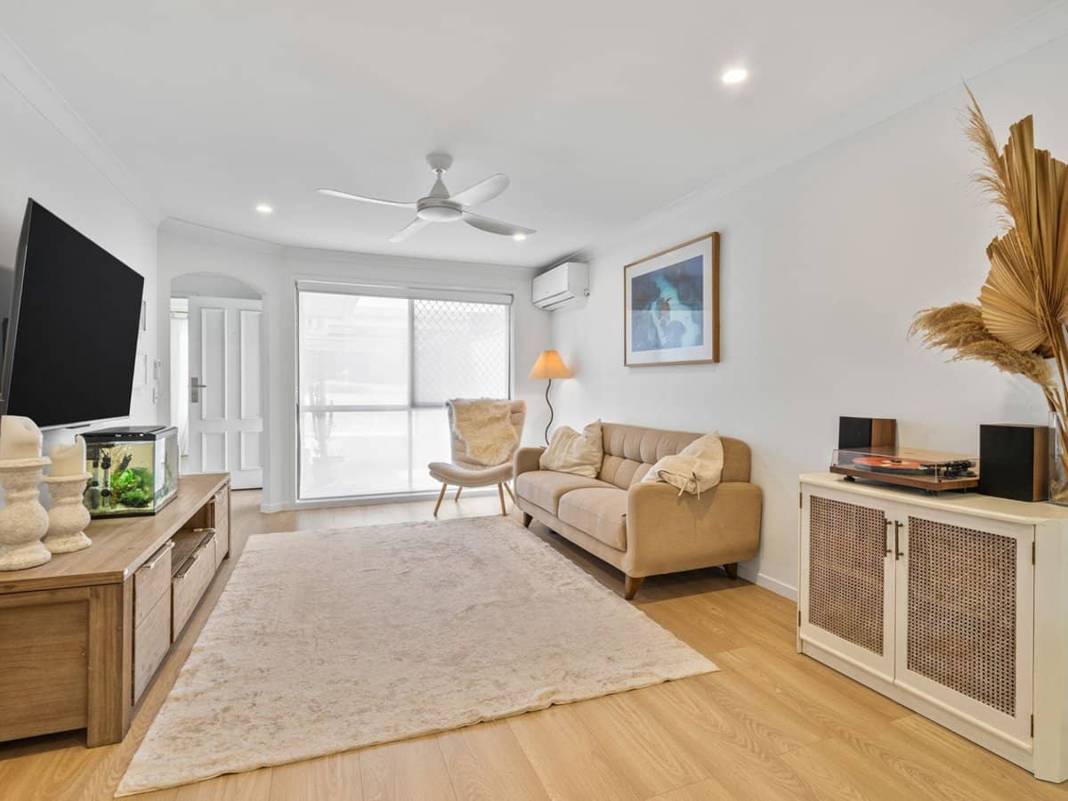 53 Corunna Crescent, Ashmore - Thumbnail 4