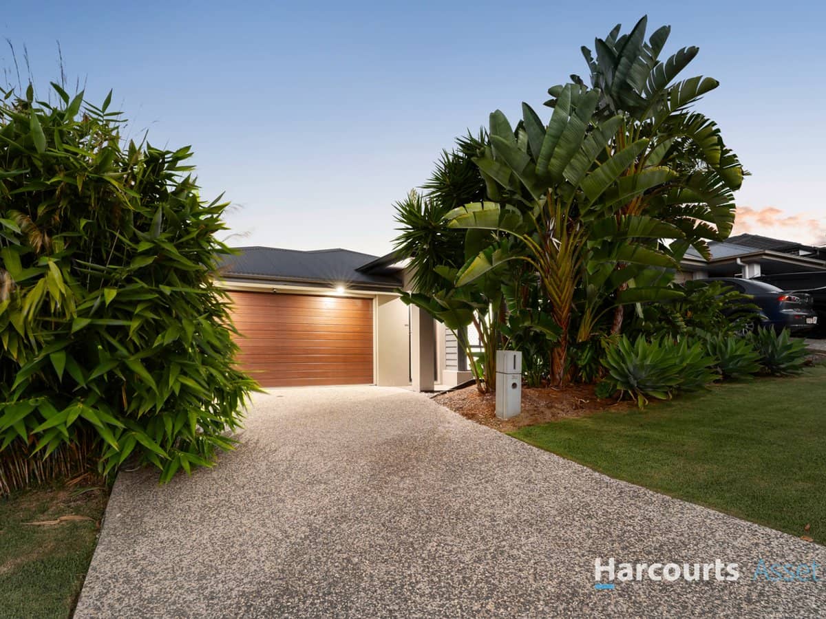 34 Arrowsmith Crescent, ORMEAU HILLS - Thumbnail 1