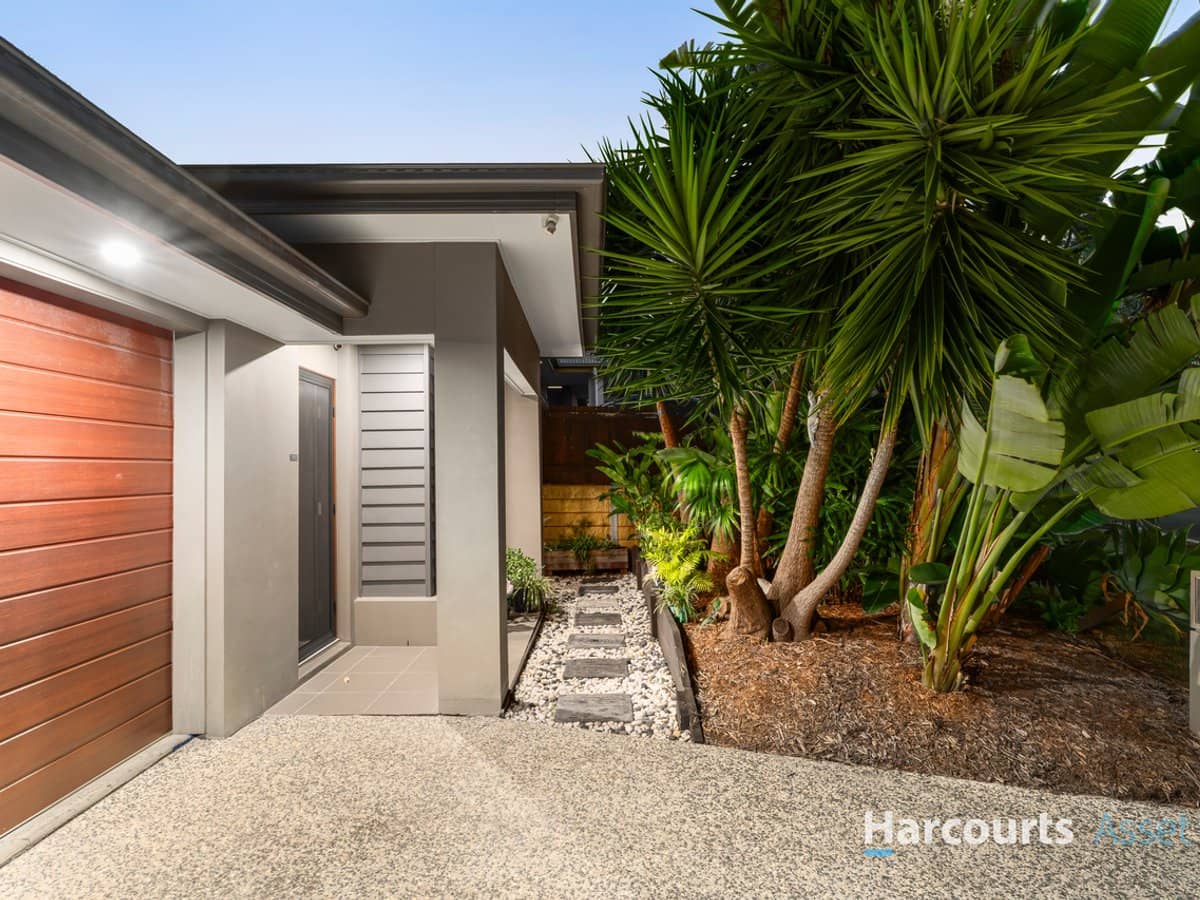 34 Arrowsmith Crescent, ORMEAU HILLS - Thumbnail 2