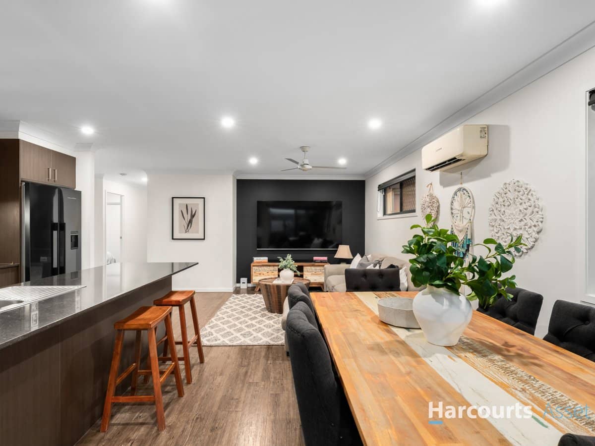 34 Arrowsmith Crescent, ORMEAU HILLS - Thumbnail 4