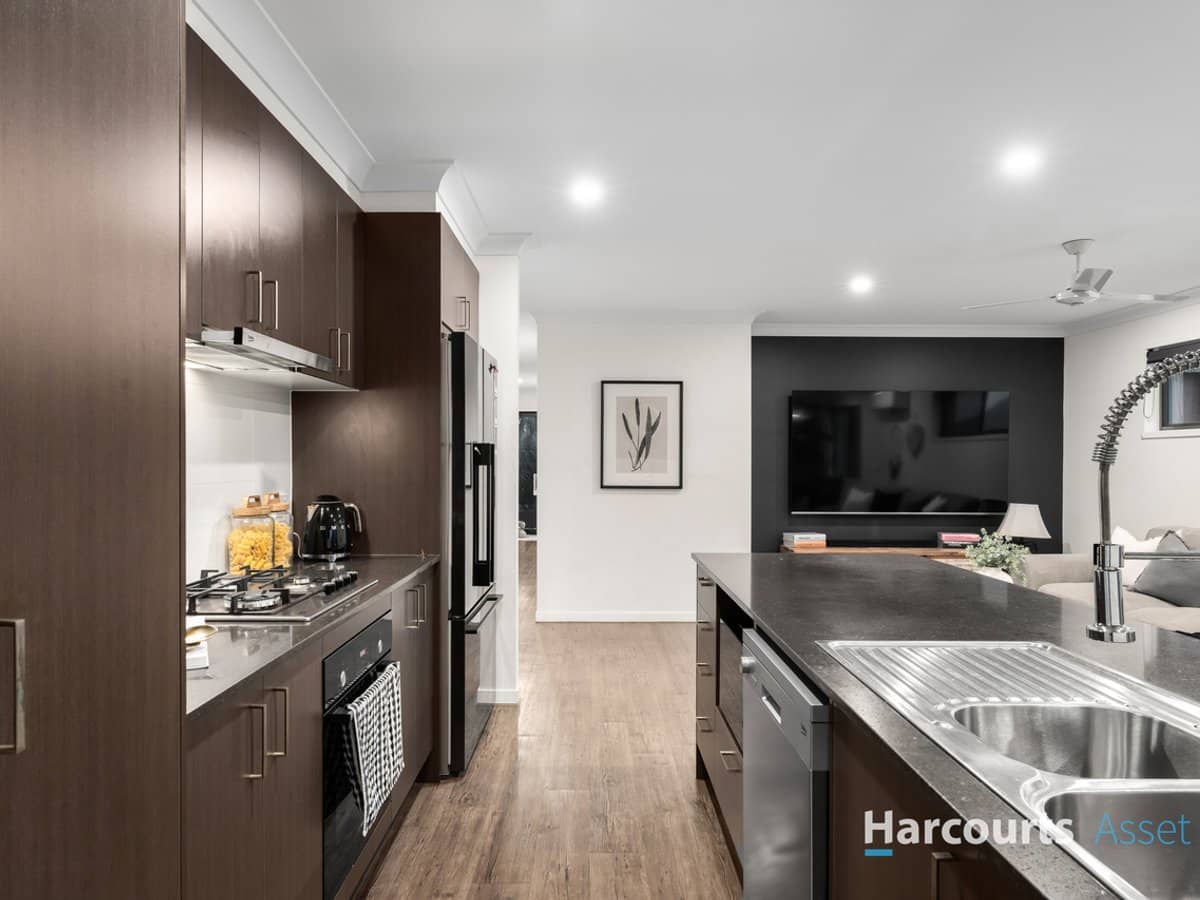 34 Arrowsmith Crescent, ORMEAU HILLS - Thumbnail 8