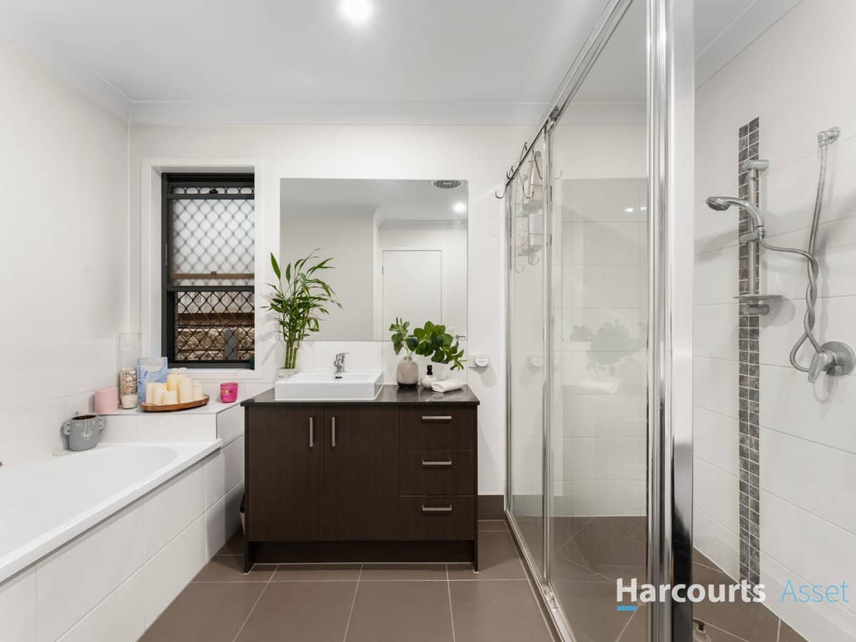 34 Arrowsmith Crescent, ORMEAU HILLS - Thumbnail 12