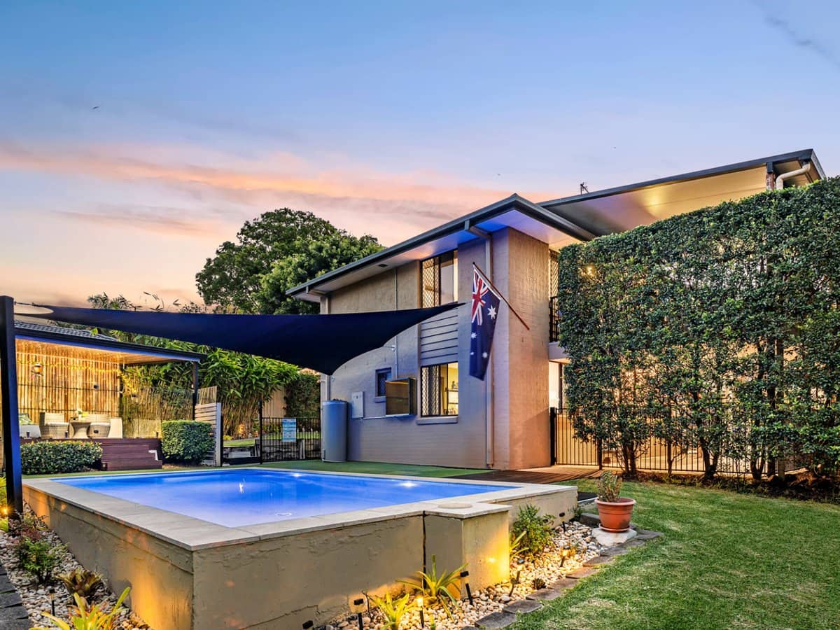 1 Marble Drive, Carrara - Thumbnail 1