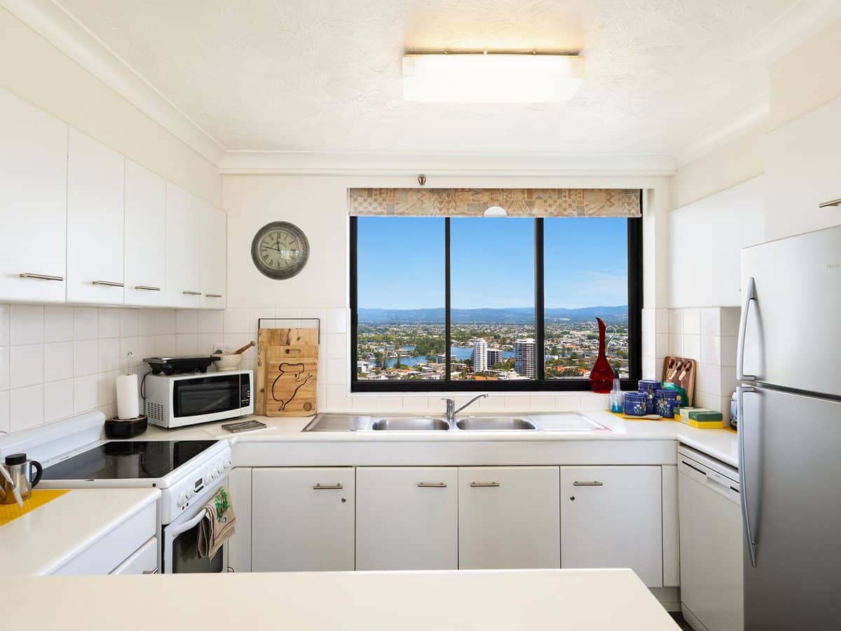 18 Hanlan Street, SURFERS PARADISE - Thumbnail 5