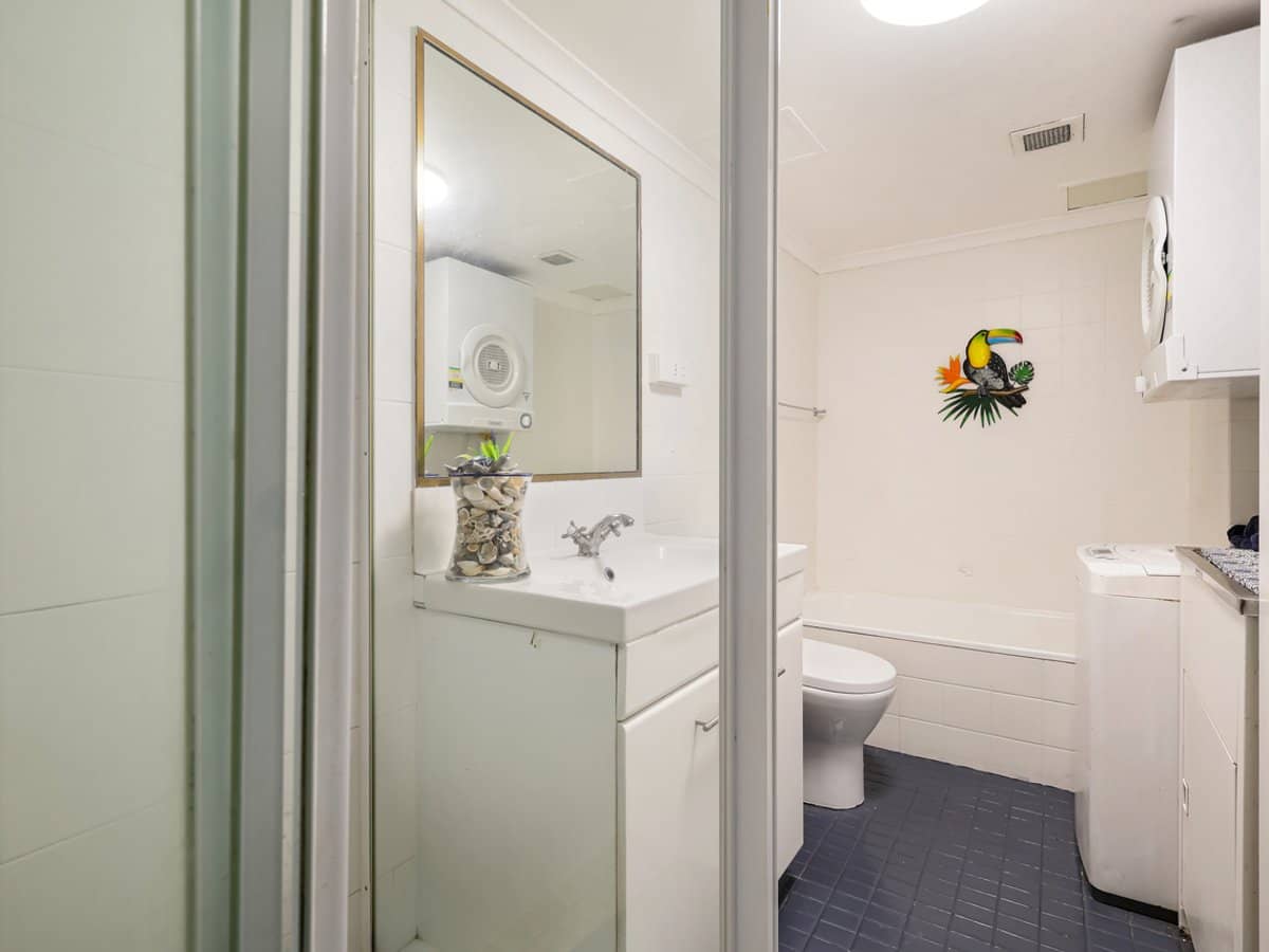 18 Hanlan Street, SURFERS PARADISE - Thumbnail 8