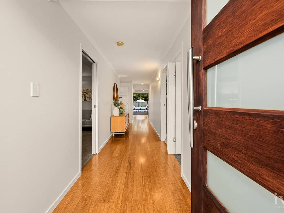 26 Scoter Avenue, Paradise Point - Thumbnail 3