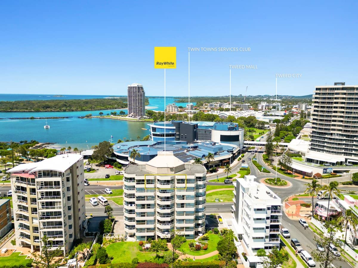 130 Marine Parade, COOLANGATTA - Thumbnail 2