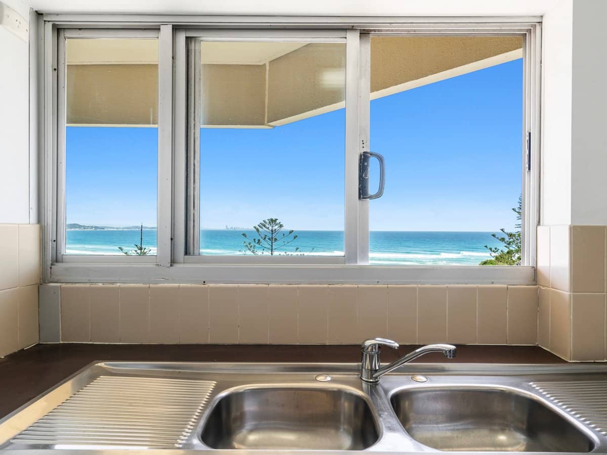 130 Marine Parade, COOLANGATTA - Thumbnail 8