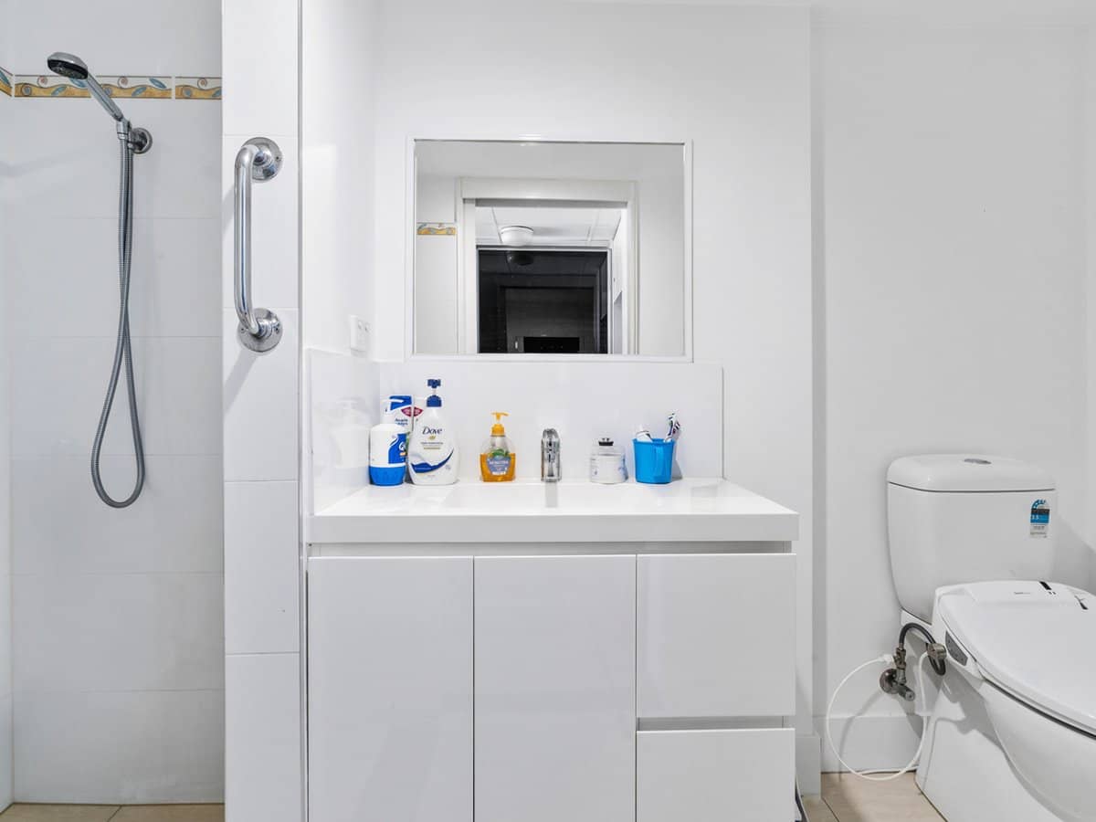 130 Marine Parade, COOLANGATTA - Thumbnail 10