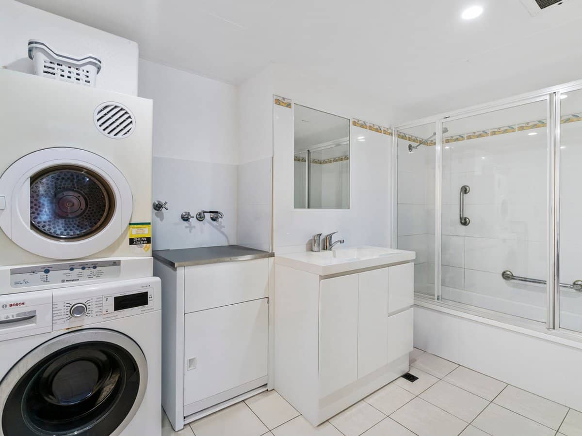 130 Marine Parade, COOLANGATTA - Thumbnail 12