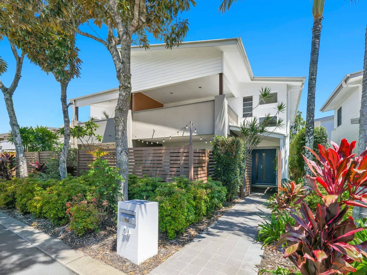 24 Lillie Street, Burleigh Waters - Thumbnail 1