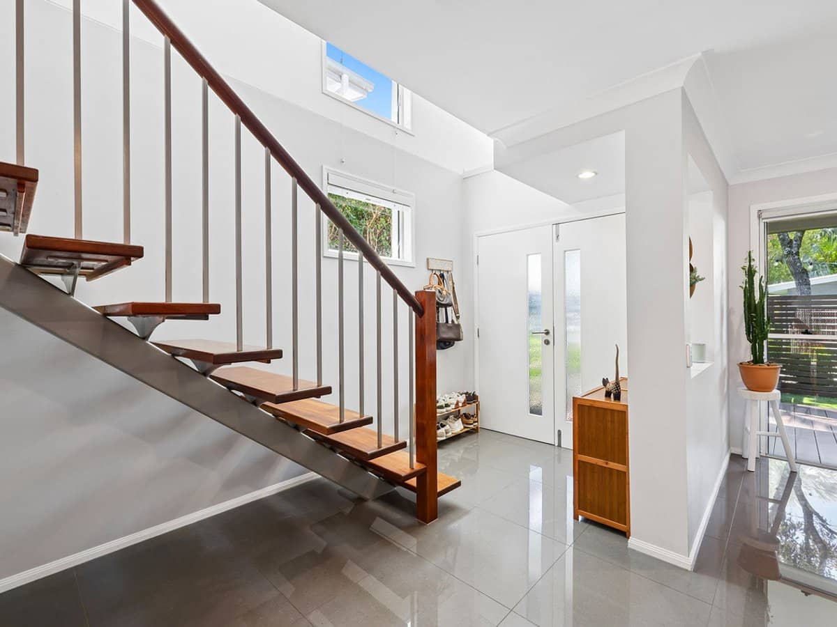 24 Lillie Street, Burleigh Waters - Thumbnail 11