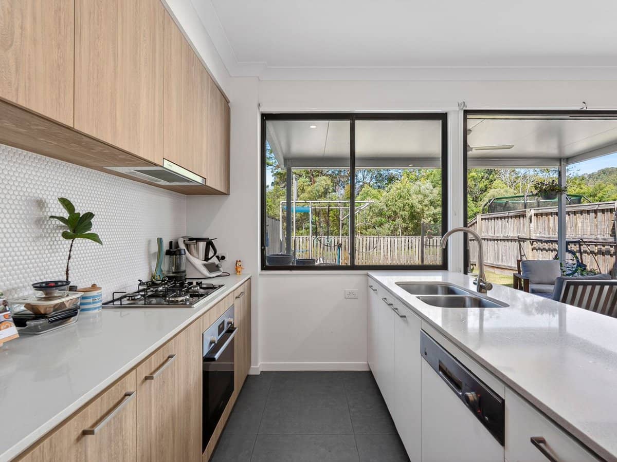 28 Bonogin Road, MUDGEERABA - Thumbnail 4