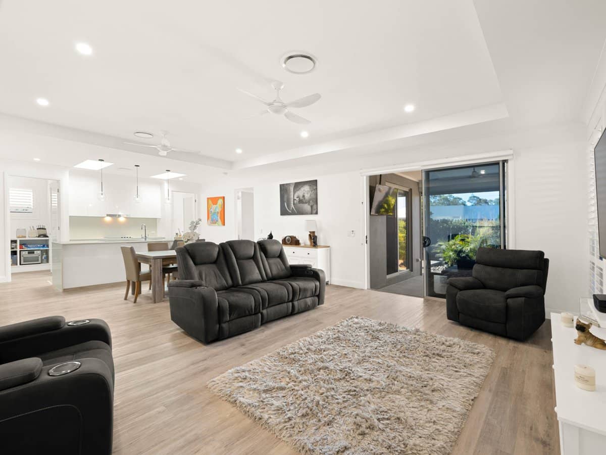 1 Manuka Road, LOGAN VILLAGE - Thumbnail 5