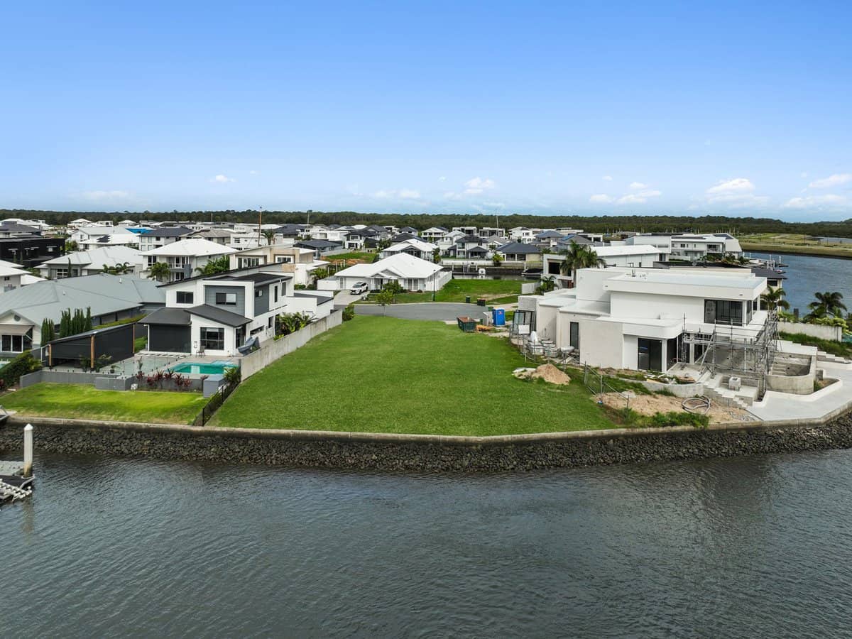 25 Frangipani Court, Jacobs Well - Thumbnail 2