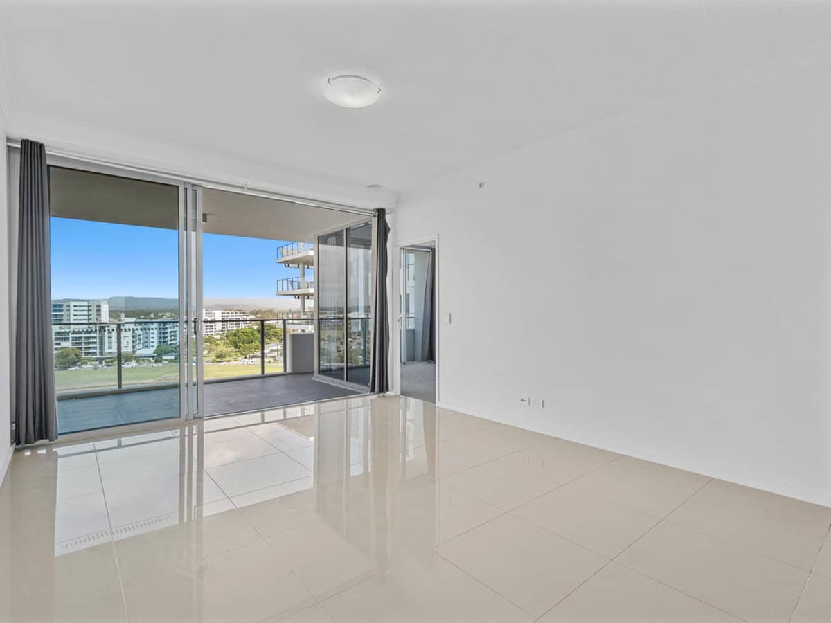 25-31 East Quay Drive, BIGGERA WATERS - Thumbnail 3