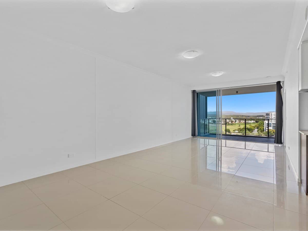 25-31 East Quay Drive, BIGGERA WATERS - Thumbnail 4