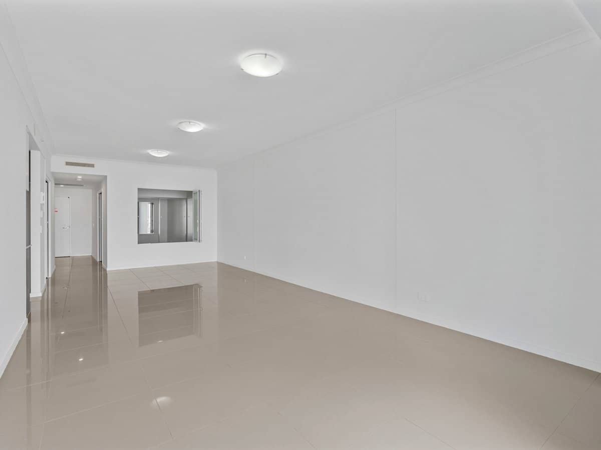 25-31 East Quay Drive, BIGGERA WATERS - Thumbnail 5