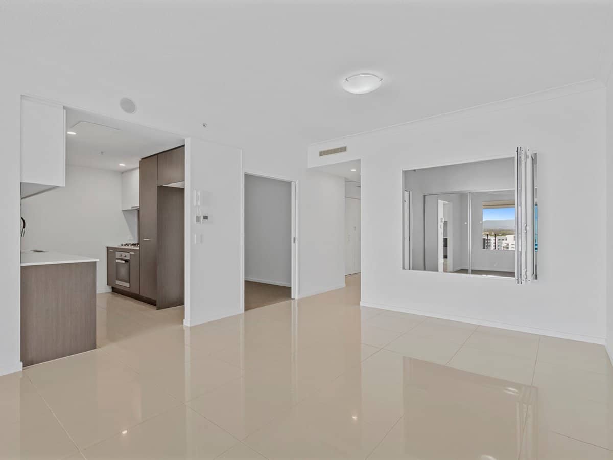 25-31 East Quay Drive, BIGGERA WATERS - Thumbnail 6
