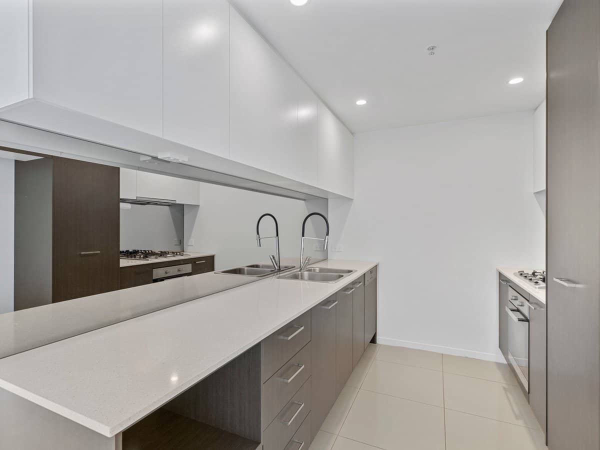 25-31 East Quay Drive, BIGGERA WATERS - Thumbnail 7