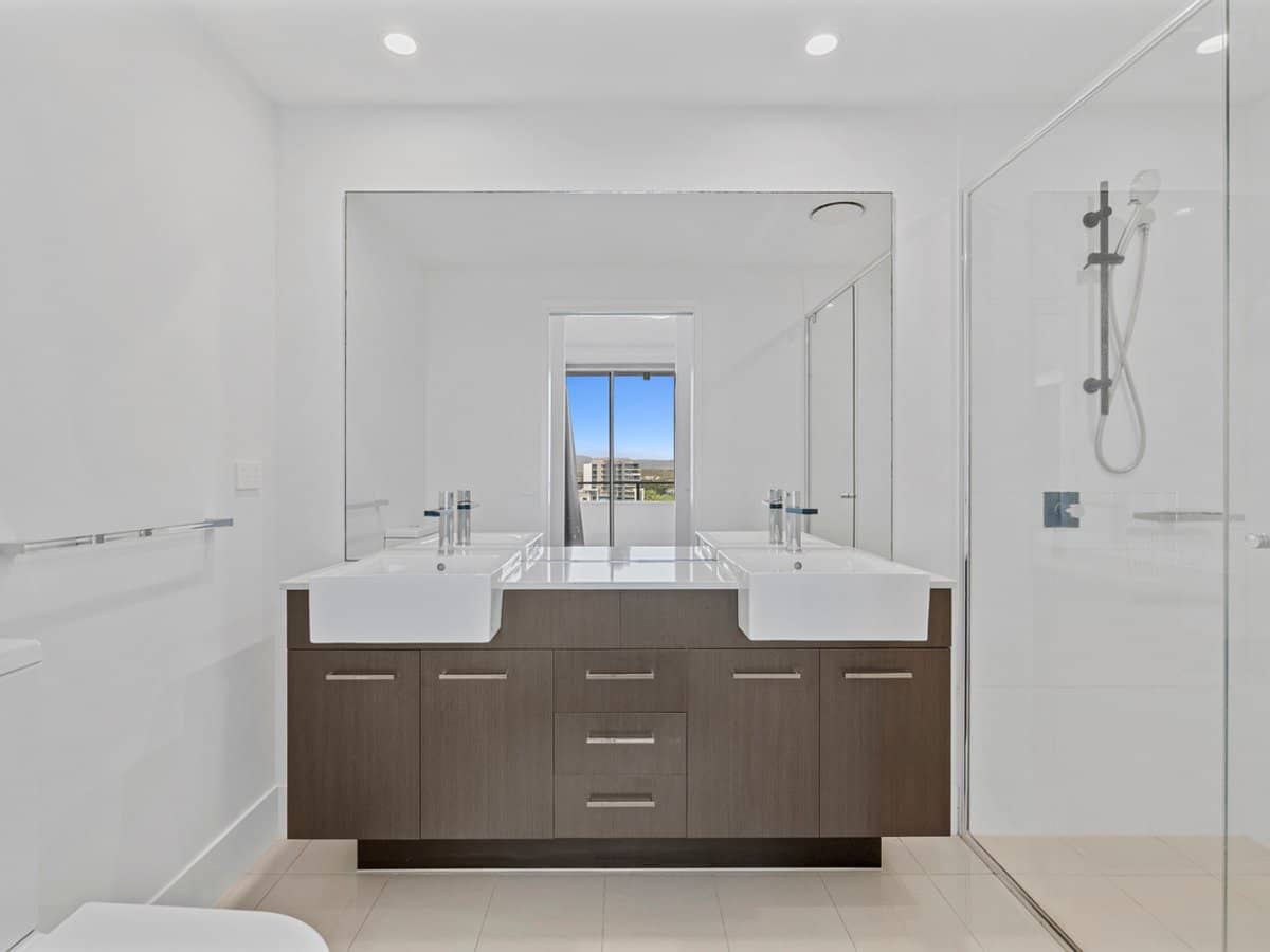 25-31 East Quay Drive, BIGGERA WATERS - Thumbnail 9