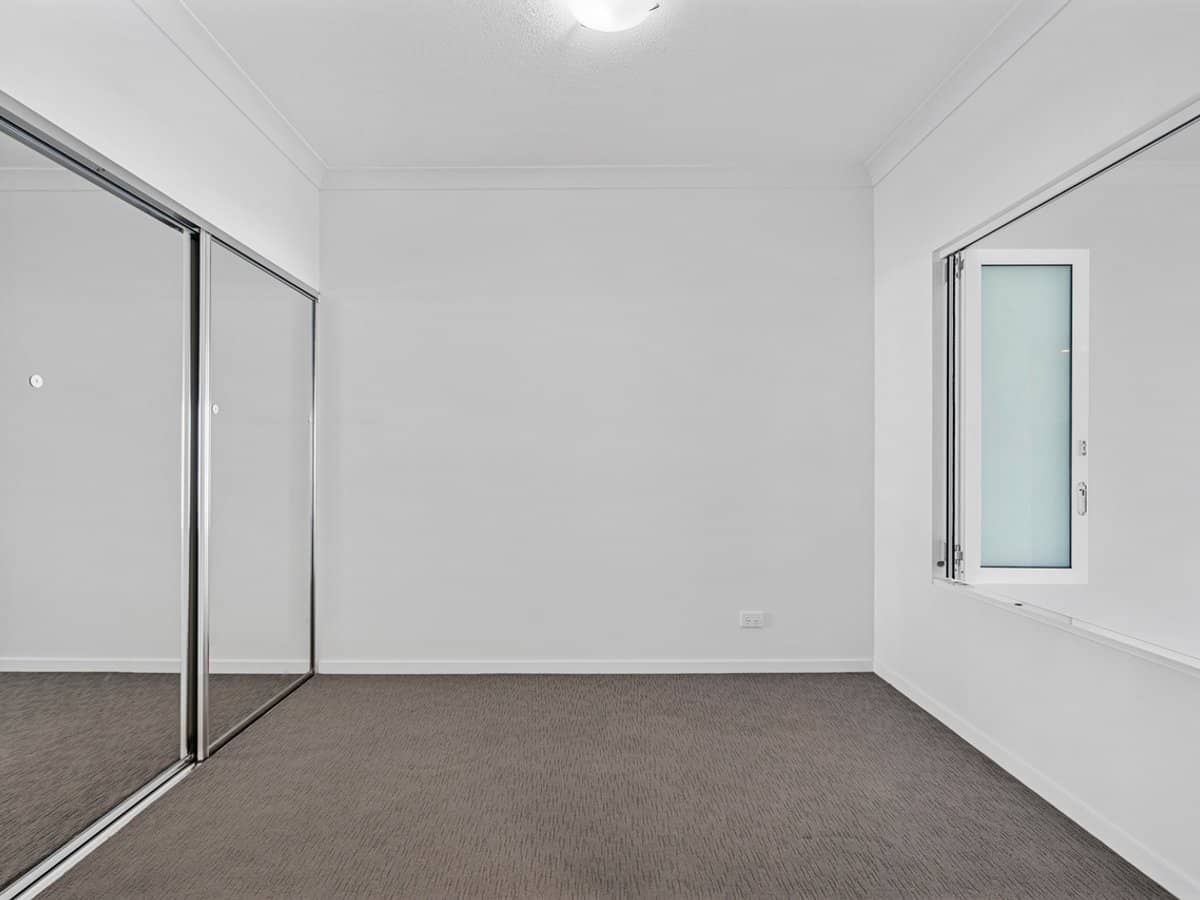 25-31 East Quay Drive, BIGGERA WATERS - Thumbnail 10