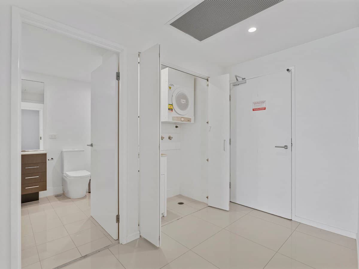 25-31 East Quay Drive, BIGGERA WATERS - Thumbnail 13