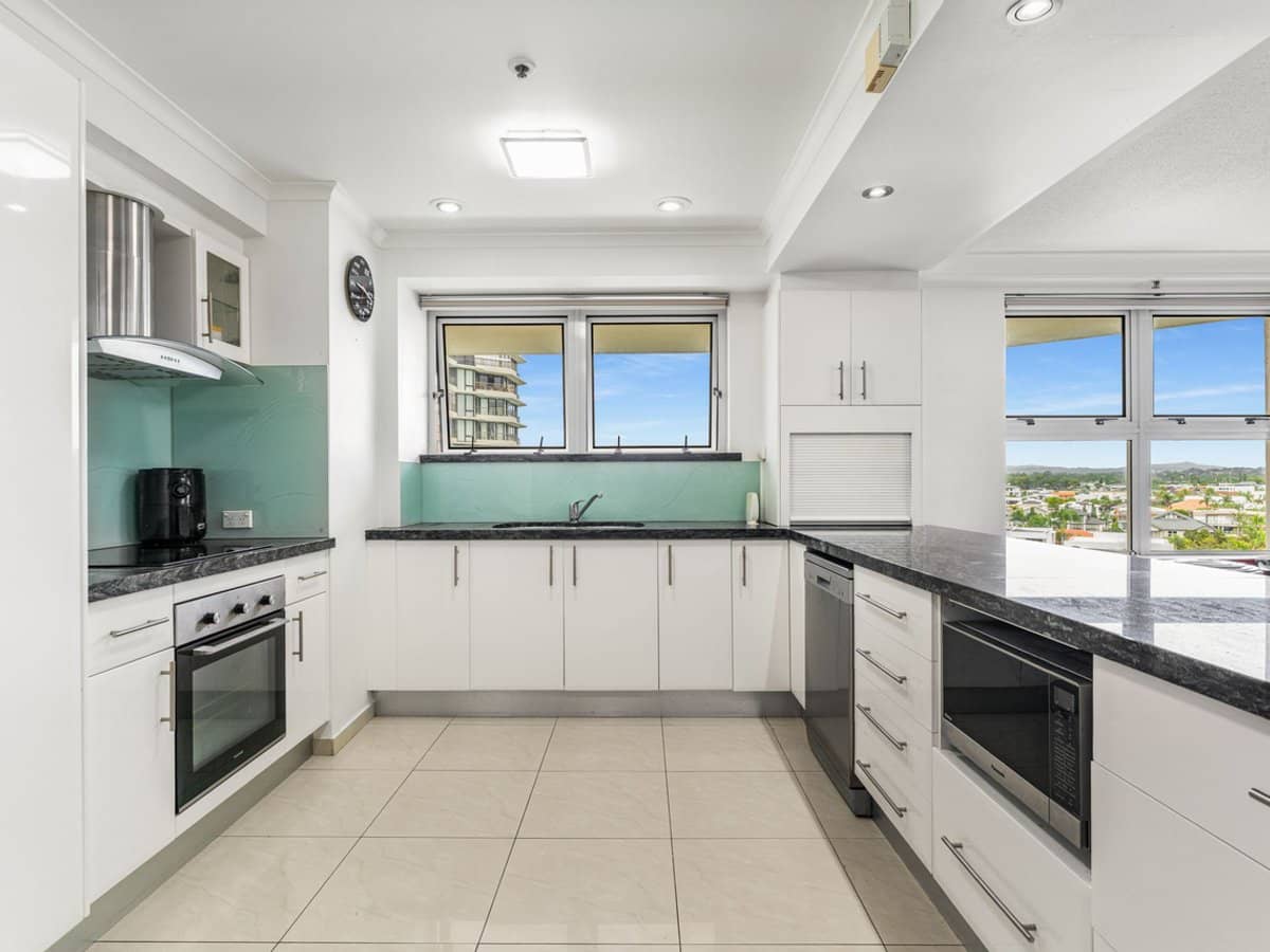 12 Commodore Drive, PARADISE WATERS - Thumbnail 2