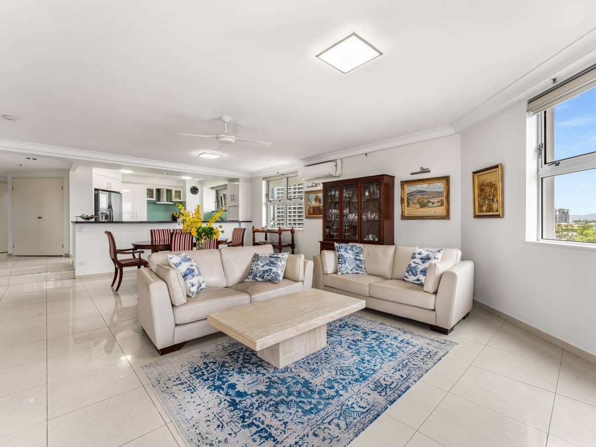 12 Commodore Drive, PARADISE WATERS - Thumbnail 3