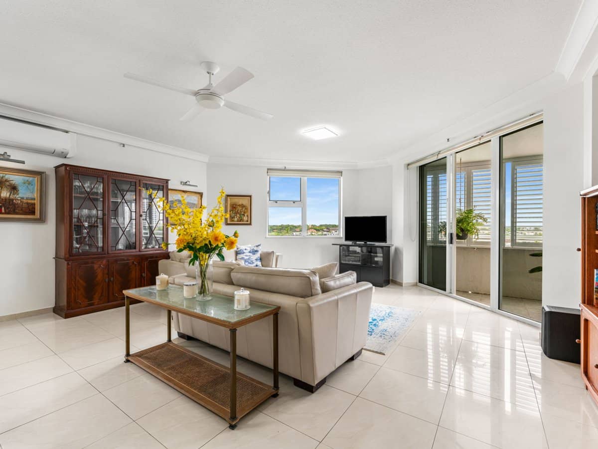 12 Commodore Drive, PARADISE WATERS - Thumbnail 4