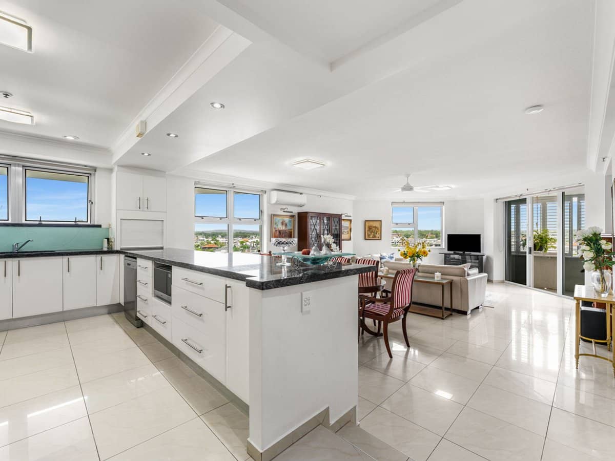 12 Commodore Drive, PARADISE WATERS - Thumbnail 5