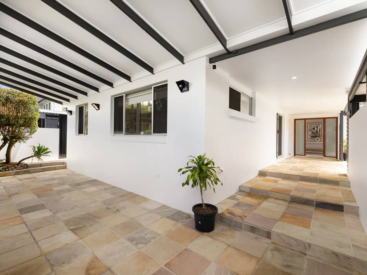 83 Amalfi Drive, SURFERS PARADISE - Thumbnail 4