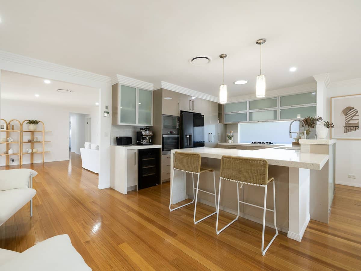 83 Amalfi Drive, SURFERS PARADISE - Thumbnail 5